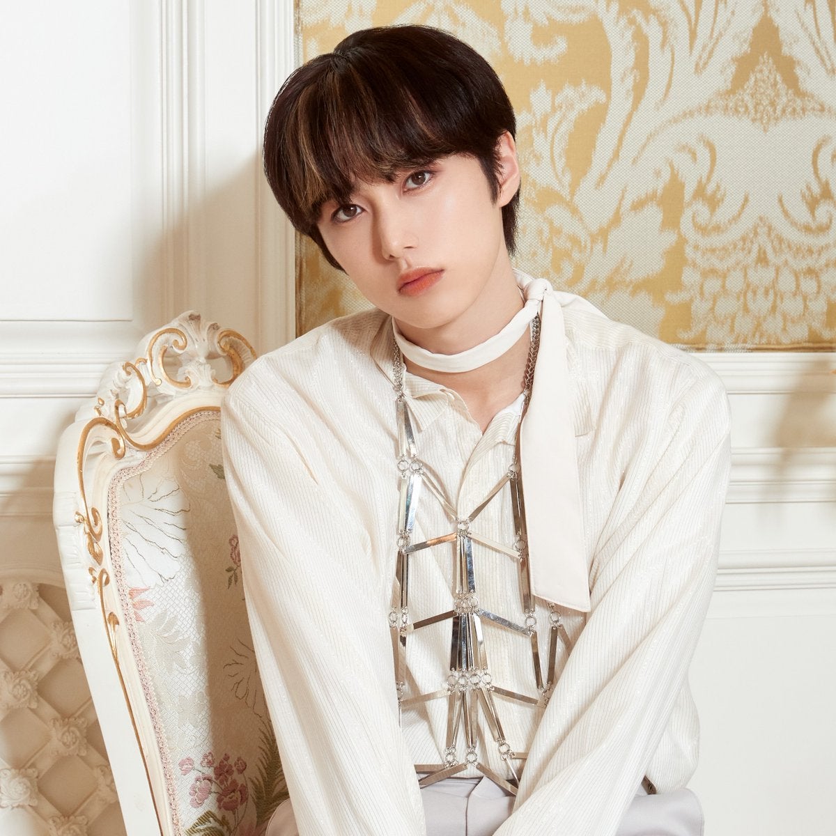 INI、新ビジュアル公開で「リアル王子様降臨」「高貴」と話題沸騰 尾崎匠海はハイライトでイメチェン