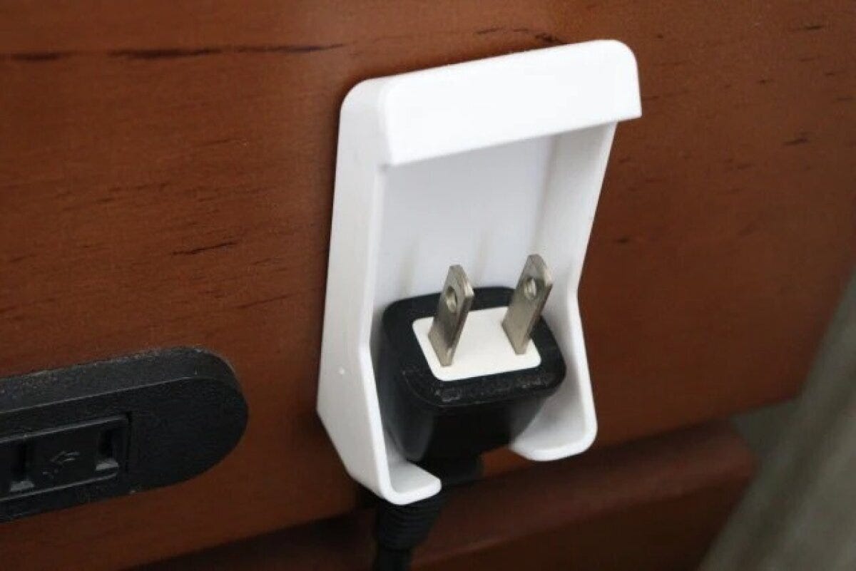 ダイソー コンセントプラグホルダー 使用例 ダイソー コンセントプラグホルダー 使用例