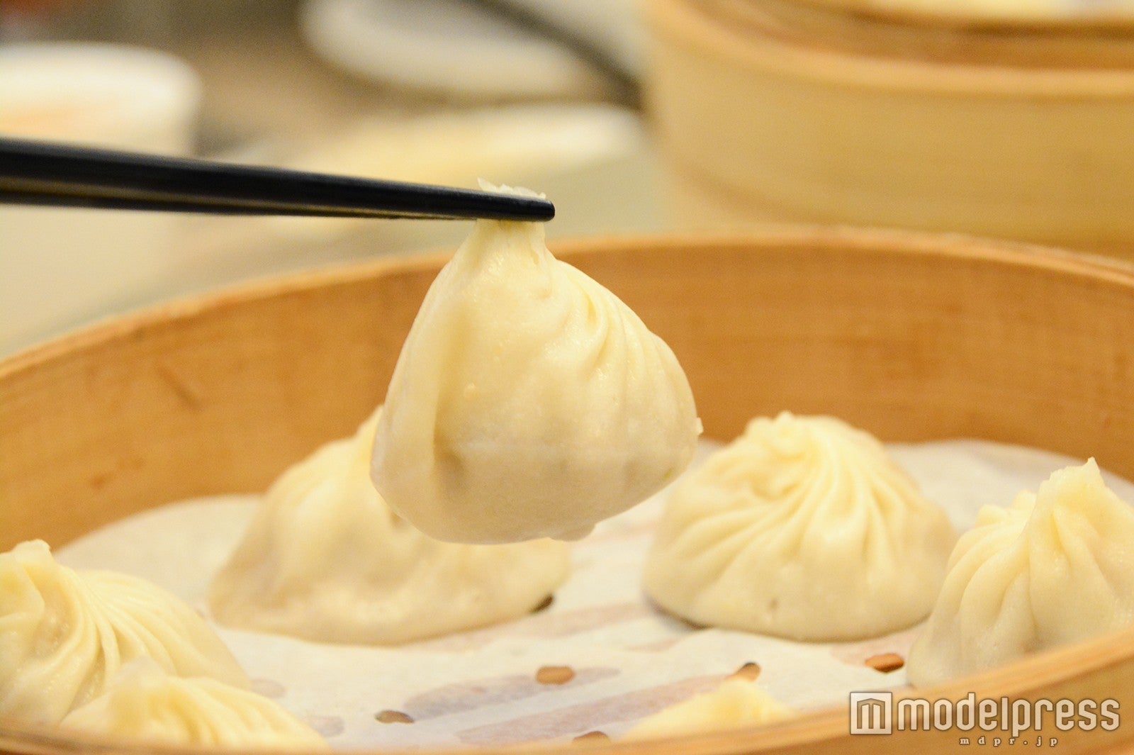 たっぷりスープが閉じ込められている予感…（C）モデルプレス