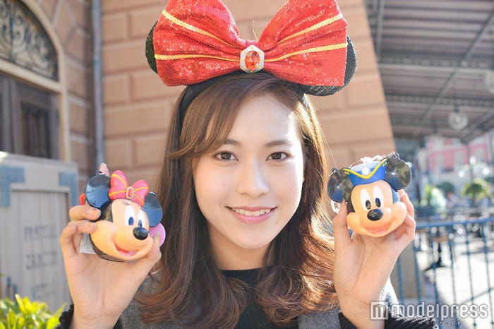 グミキャンディーまたはカラフルチョコレート、ミニスナックケース付き各¥780/モデル:山本沙樹(C)モデルプレス