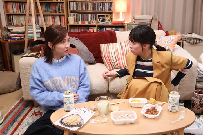 福田麻貴、関水渚「婚活1000本ノック」第8話より(C)フジテレビ