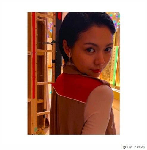 二階堂ふみ、色っぽ見返りショットを披露　ショートヘアにも絶賛の声