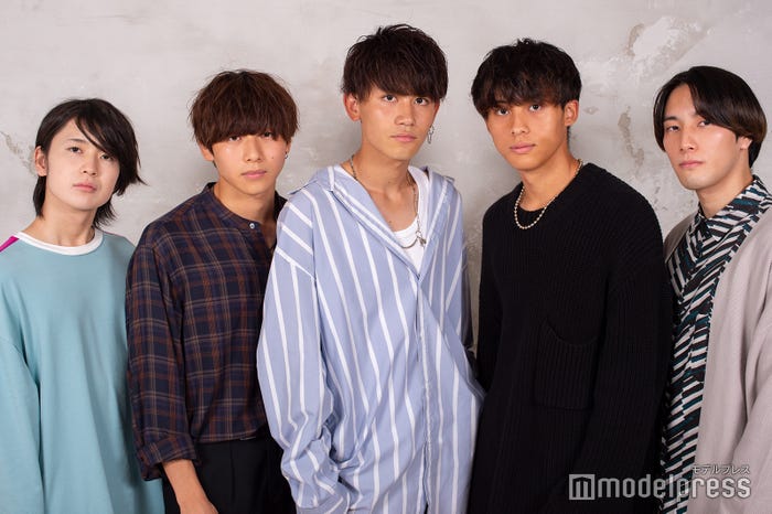「ミスター学習院コンテスト2021」ファイナリスト/左から倉持竣さん、井上竜之介さん、小嶋映毅さん、宮川拓実さん、森天志さん(C)モデルプレス