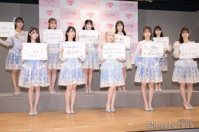 =LOVE(後列左から)瀧脇笙古、大場花菜、音嶋莉沙、諸橋沙夏、山本杏奈(前列左から)大谷映美里、佐々木舞香、齋藤樹愛羅、野口衣織、高松瞳(C)モデルプレス