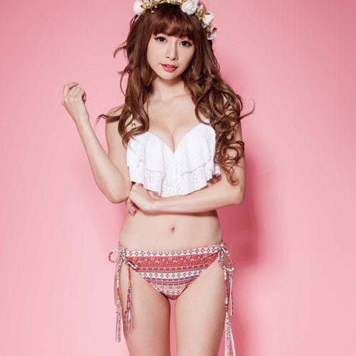 フラワーデザインワイヤー入りレースフレアバンドゥ2点セットビキニ「LipCrown」3,980円(税込)