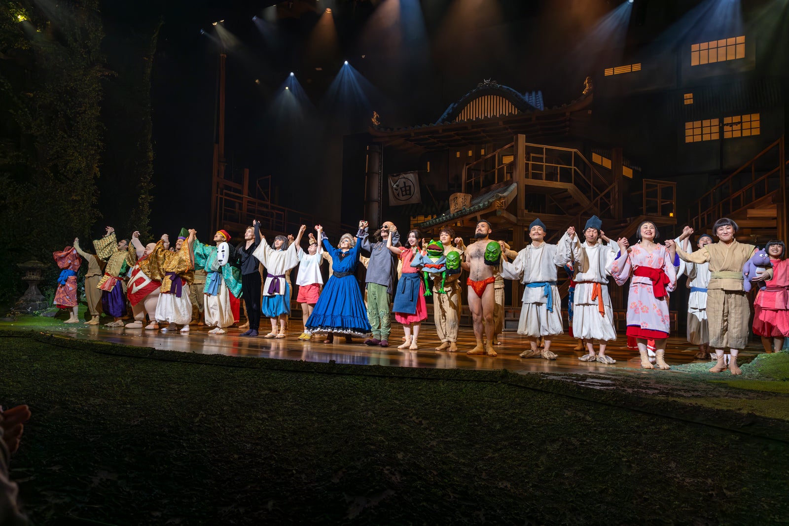 舞台「千と千尋の神隠し」（C）EllieKurttz