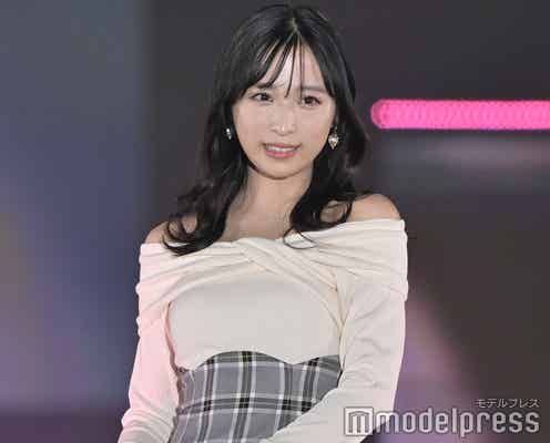 AKB48小栗有以、美デコルテ&美脚披露 天真爛漫な笑顔で魅了<GirlsAward 2023 A/W>