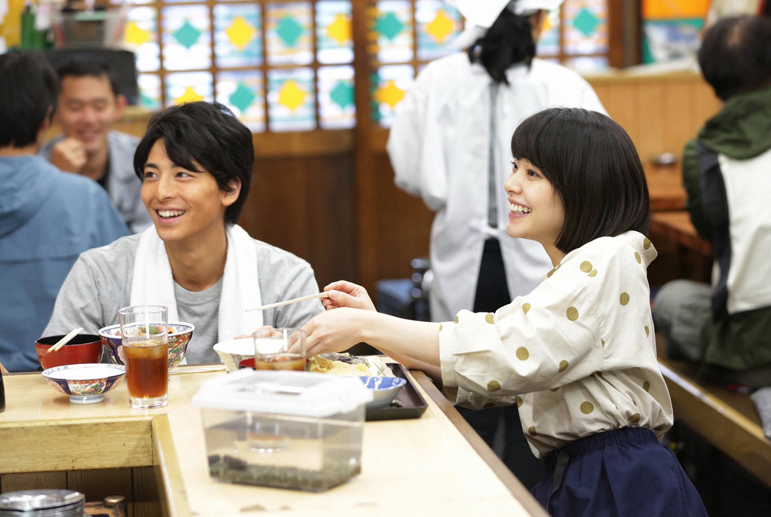 高杉真宙、岸井ゆきの／「モンテ・クリスト伯 ー華麗なる復讐ー」第5話より（C）フジテレビ