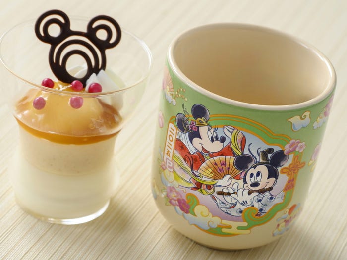 きなこムース&ミルクゼリー550円、スーベニアカップ付きはプラス650円(C)Disney