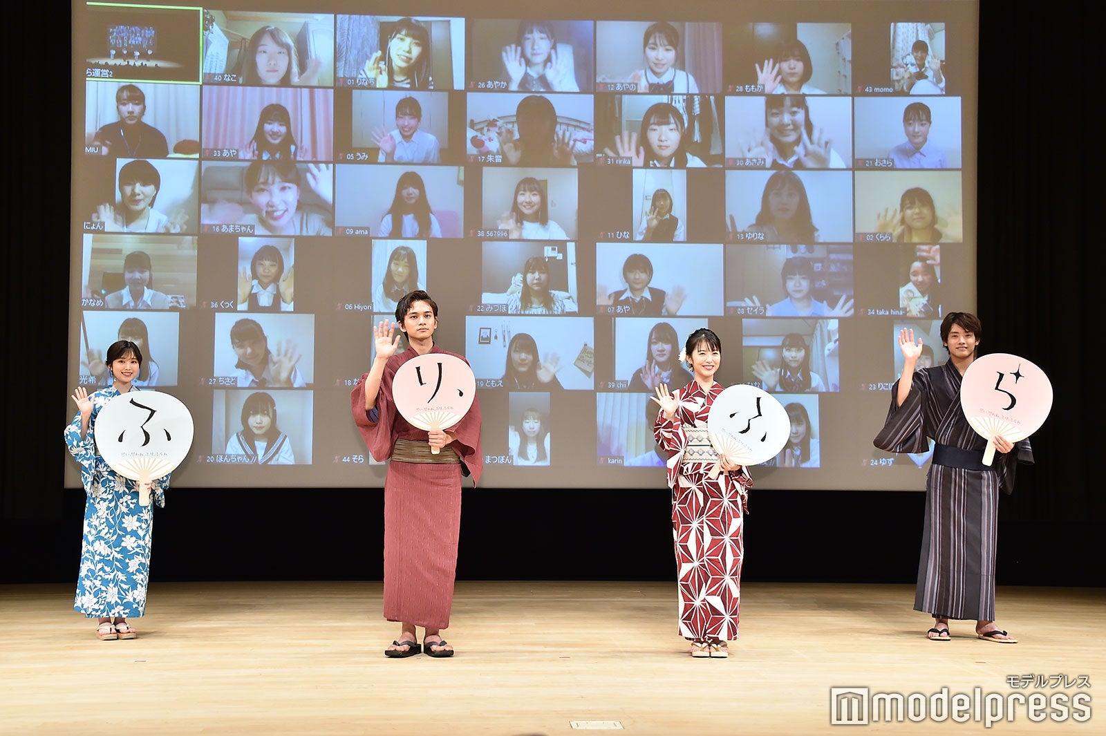 （左から）福本莉子、北村匠海、浜辺美波、赤楚衛二（C）モデルプレス