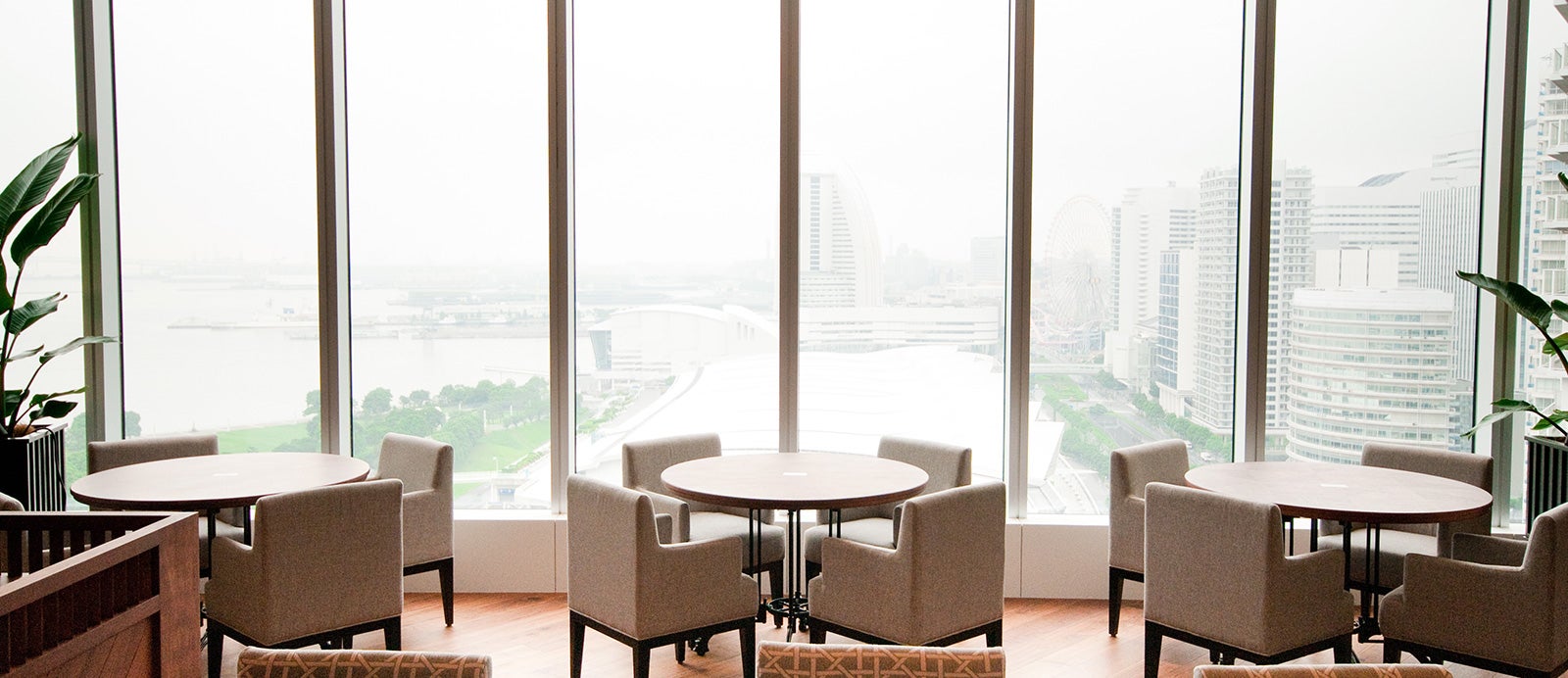 メインダイニング／画像提供：株式会社ラックバッググループバー＆ダイニング