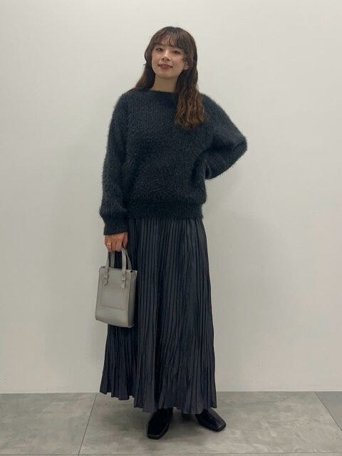 ワントーンコーデ 2025冬ニットプリーツスカートワントーンコーデ