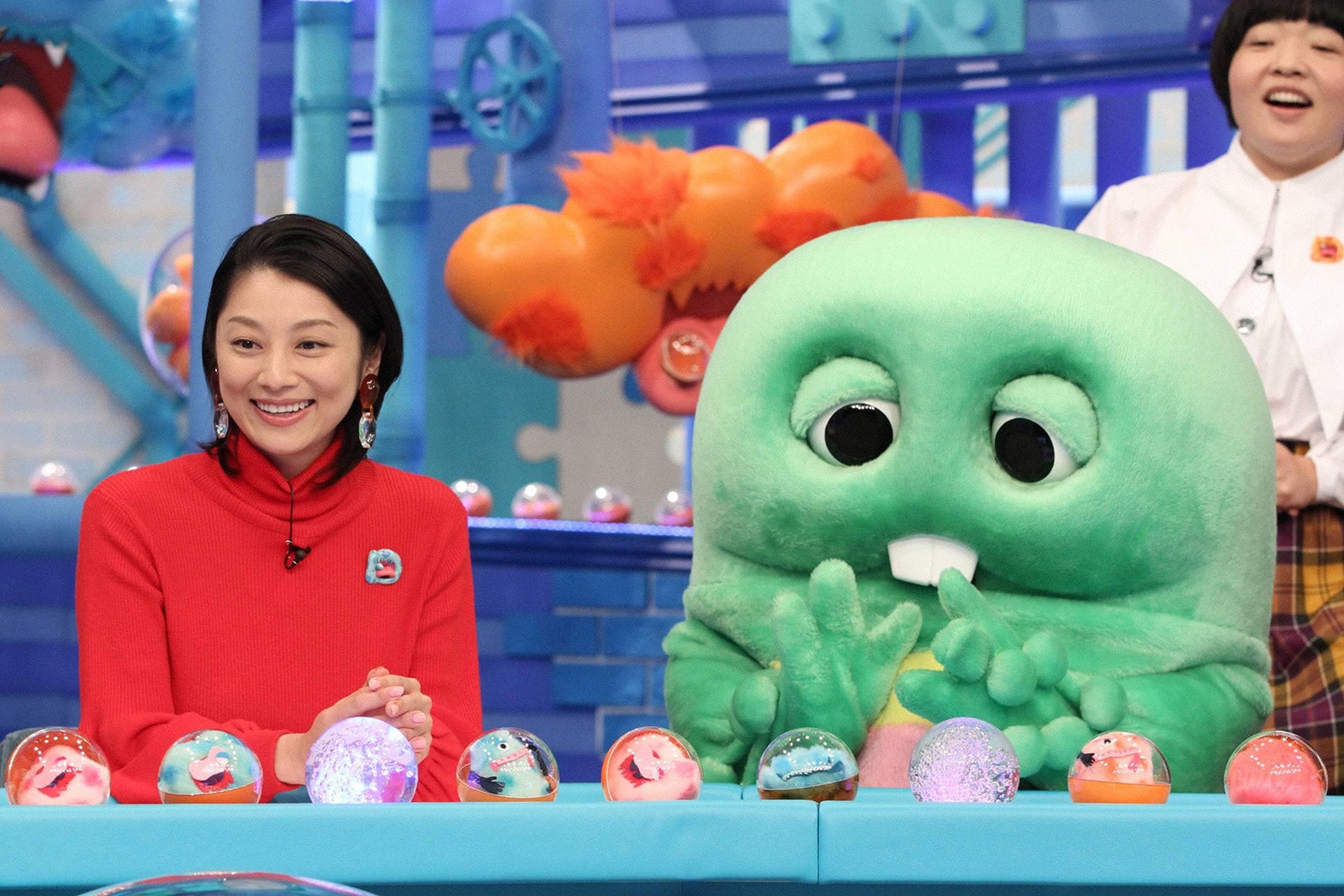 （左から）小池栄子、ガチャピン（C）フジテレビ