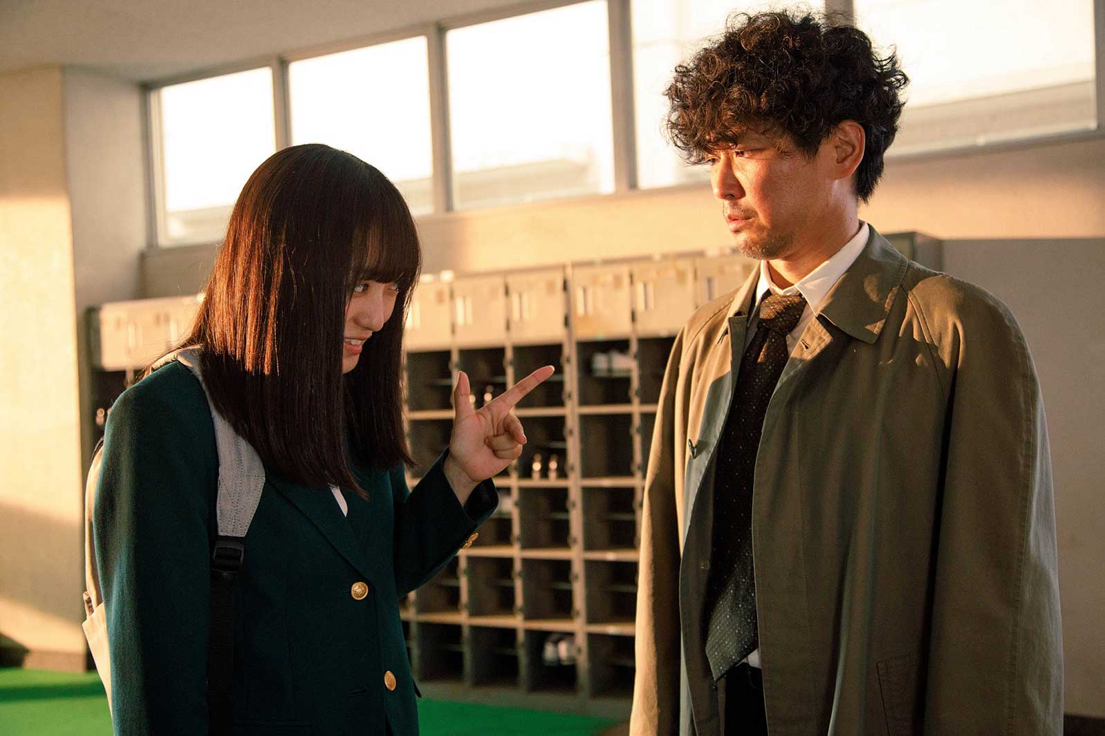 日比野芽奈、山崎樹範／本編1話（1月14日放送回）より（C）「あなた犯人じゃありません」製作委員会 