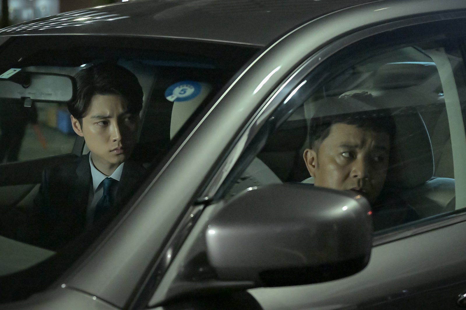 絃瀬聡一、斉藤優「クジャクのダンス、誰が見た？」第3話（C）TBS