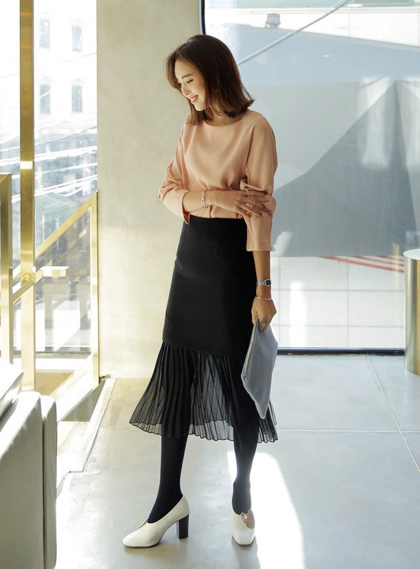 スクエアーネックゆったりブラウス・全3色「DHOLIC」4,503円（税込）／画像提供：DHOLIC