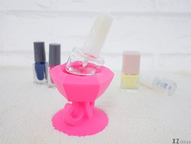 中身少ないマニキュアをスタンドに