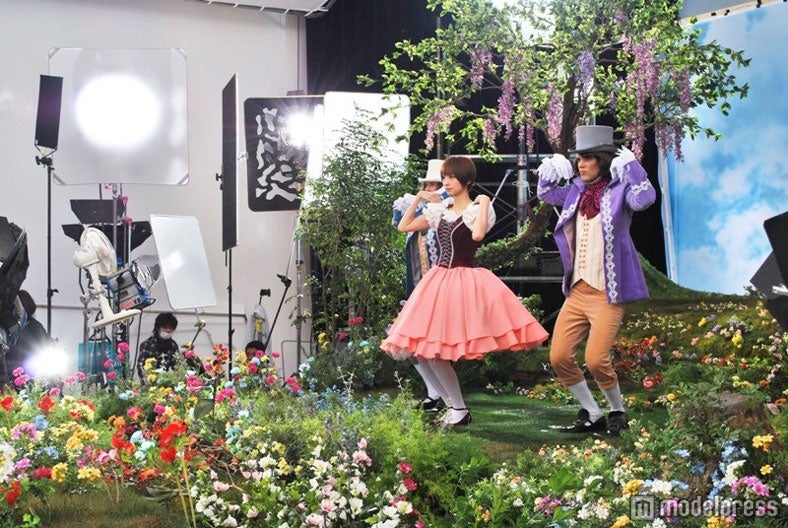 篠田麻里子（CMメイキングシーン）