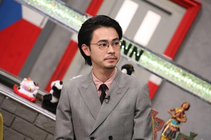 メガネ ひげ姿の成田凌 色気溢れる モデルプレス
