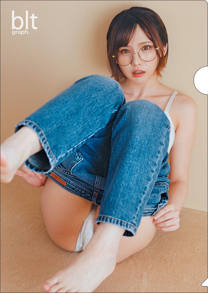 えなこ「blt graph.vol.90」セブンネットショッピング購入特典A4サイズクリアファイル(表)(提供写真)