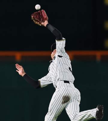 阪神・小幡 久々スタメンで勝利に貢献 CSへアピール「一日一日、頑張りたい」