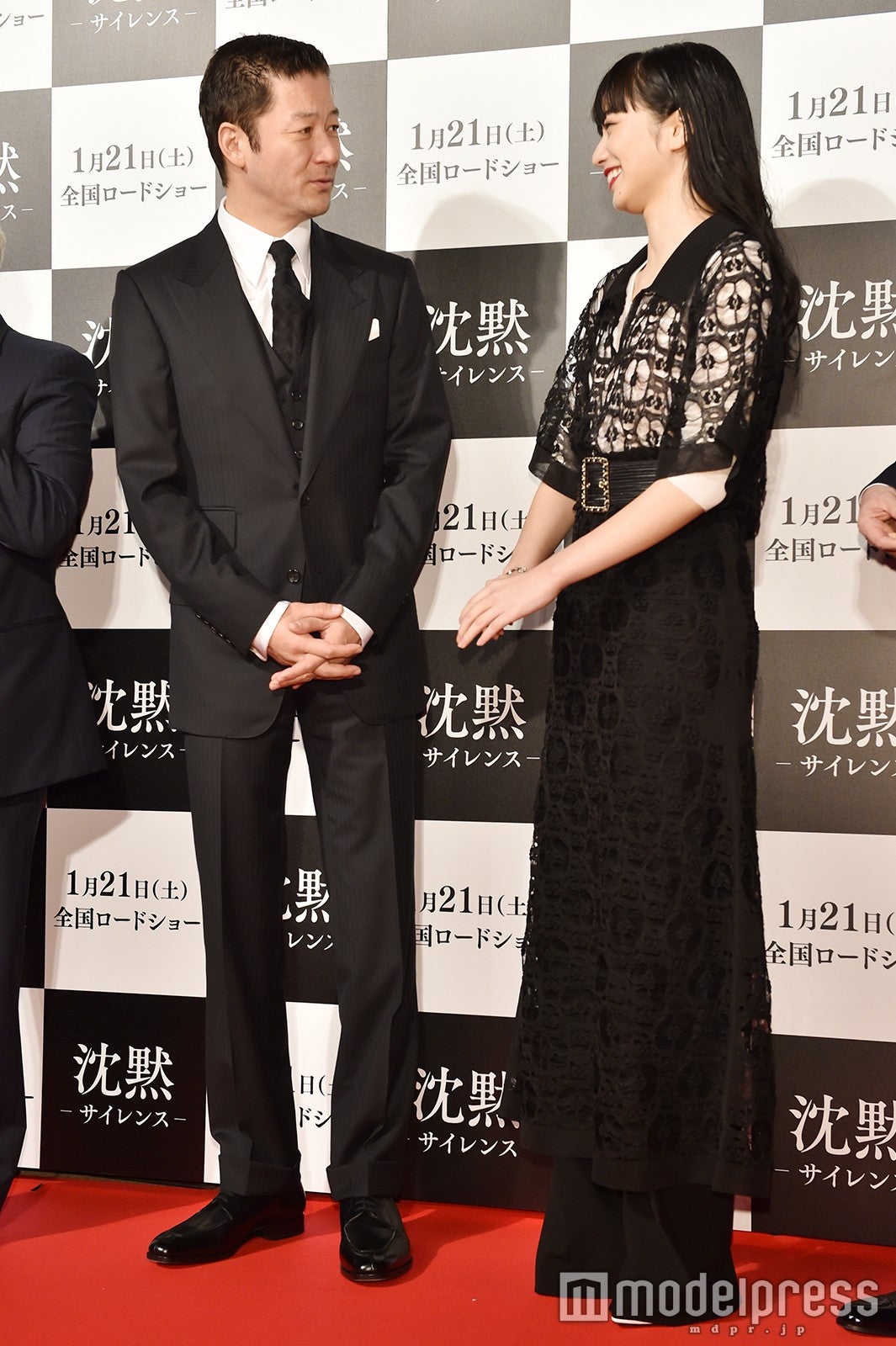 浅野忠信、小松菜奈 （C）モデルプレス