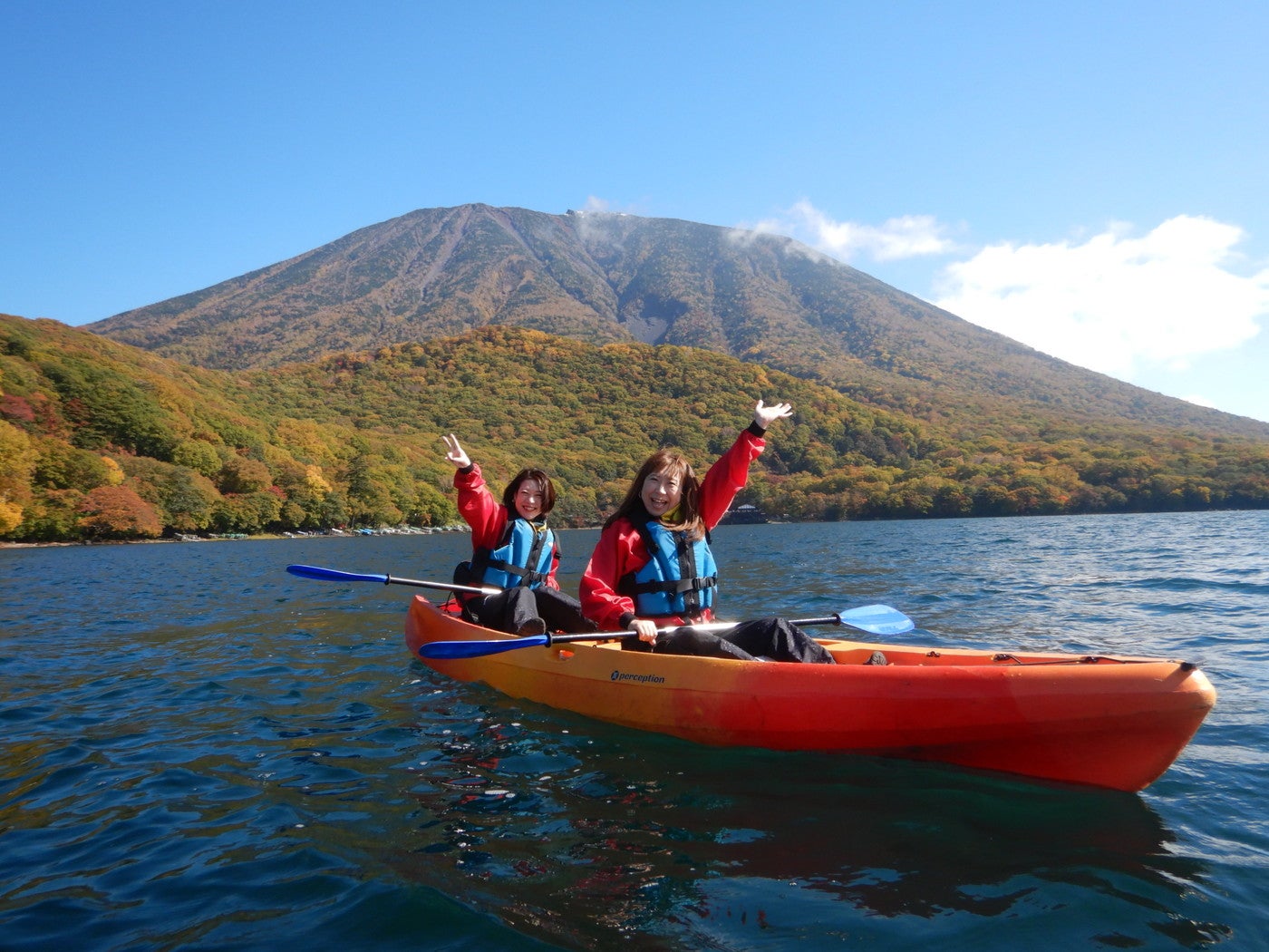 青空の下、綺麗な景色に囲まれ身体を気持ちよく動かす（提供画像）