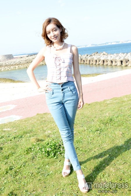 沖縄の海と太陽の陽射しの中で／大沢ケイミ