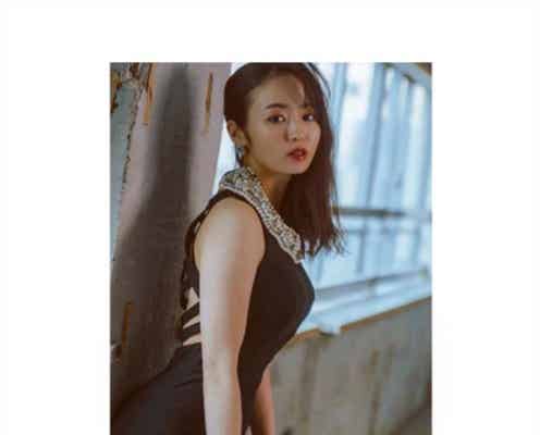 今泉佑唯、美背中チラ見せ 大人な姿に絶賛の声