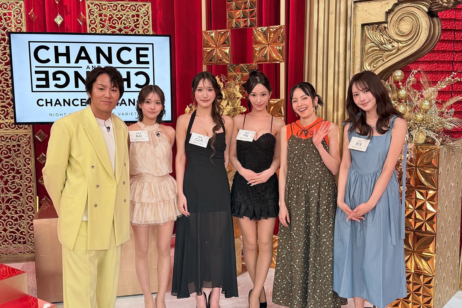 （左から）狩野英孝、あむ、こころ、りな、ベッキー、きほ（提供写真）