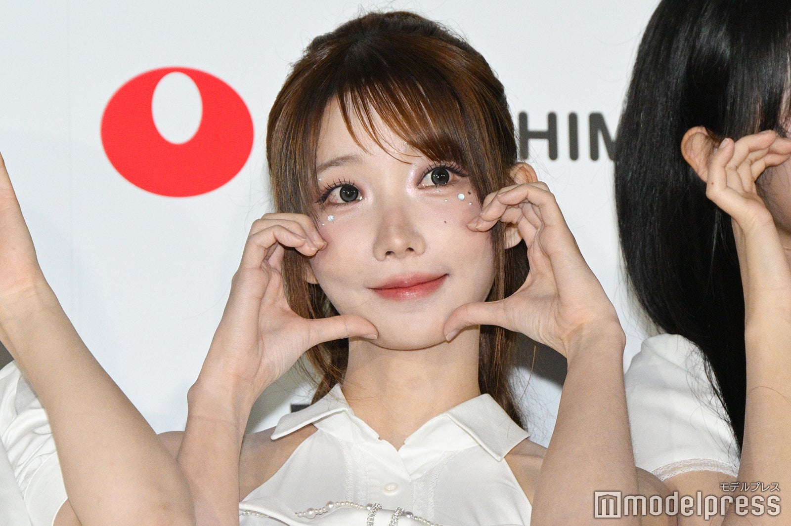 マゼンタ（C）モデルプレス