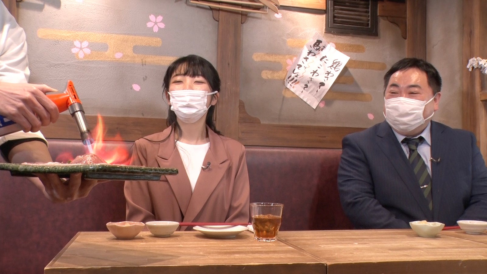 服部彩香、塚地武雅 （C）BS-TBS