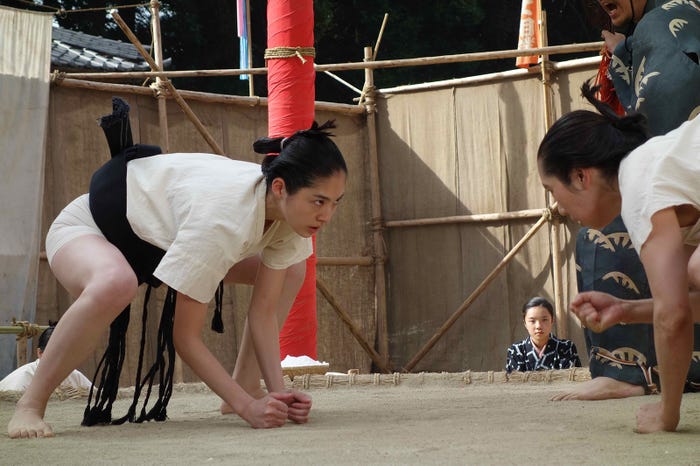 仁科あい(左)/(C)2018 「菊とギロチン」合同製作舎