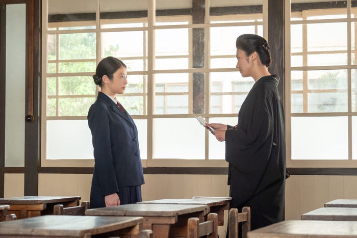 今田美桜、瀧内公美「あんぱん」第35話(C)NHK