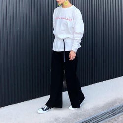 ちょっとそこまでのご近所コーデだってオシャレに! リラックスカジュアルに今季らしさを取り入れて