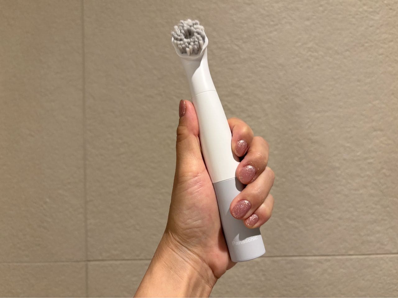 握りやすく、立てて保管できるパナソニック