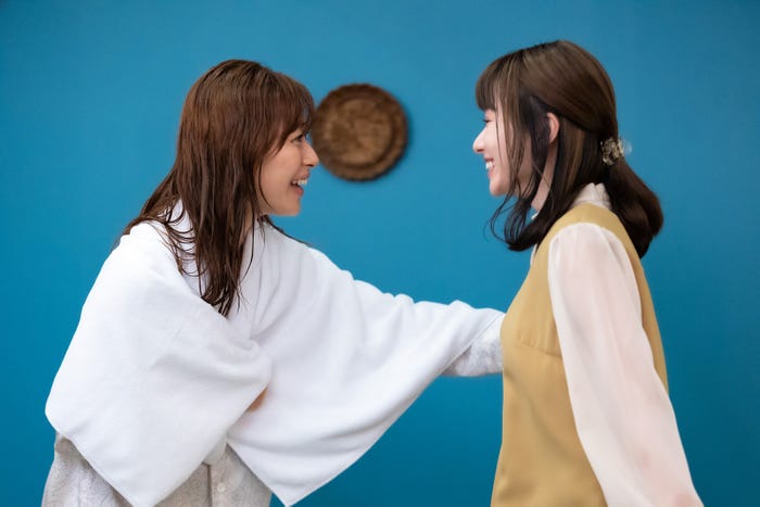 瀧本美織、山本舞香「Sister」第1話より/(C)読売テレビ
