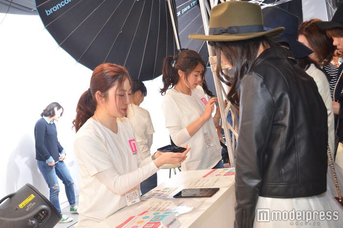 「神戸コレクション2016 SPRING/SUMMER」で設営されたフォトセッションブース「FASHION PHOTO STUDIO by Android」の様子(C)モデルプレス