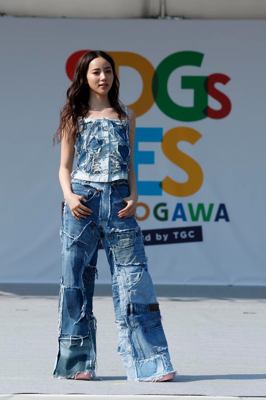 “江戸川区出身”中町綾、ほっそり二の腕＆美デコルテ披露  地元で堂々ランウェイ＜SDGs FES in EDOGAWA＞