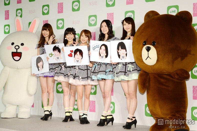 左から：小嶋陽菜、渡辺麻友、高橋みなみ、松井珠理奈、松井玲奈