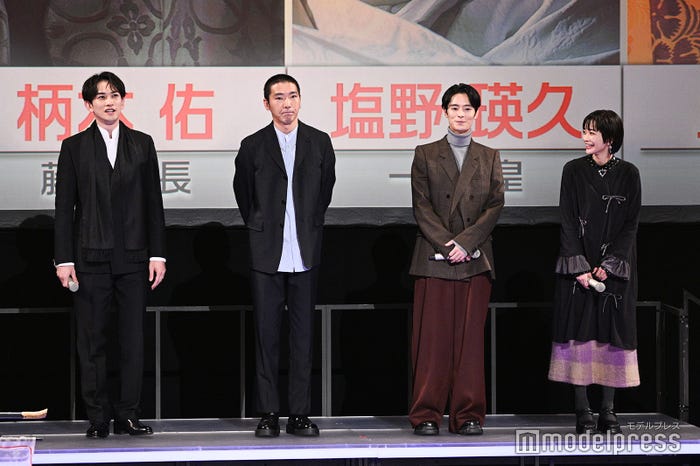 観客の前に登壇し緊張の面持ちの町田啓太、柄本佑、塩野瑛久、見上愛(C)モデルプレス