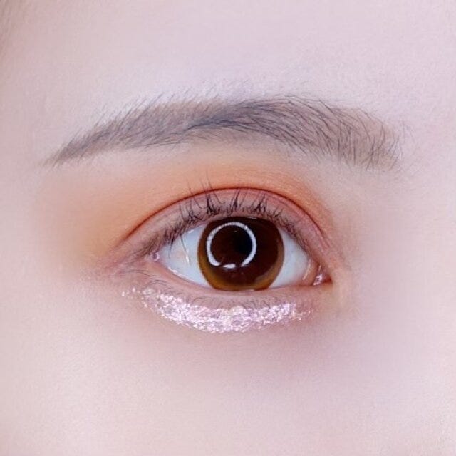 グリッターを涙袋にのせすぎてダサ見え