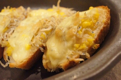 焼きもろこしとちりめんじゃこのオープンサンド