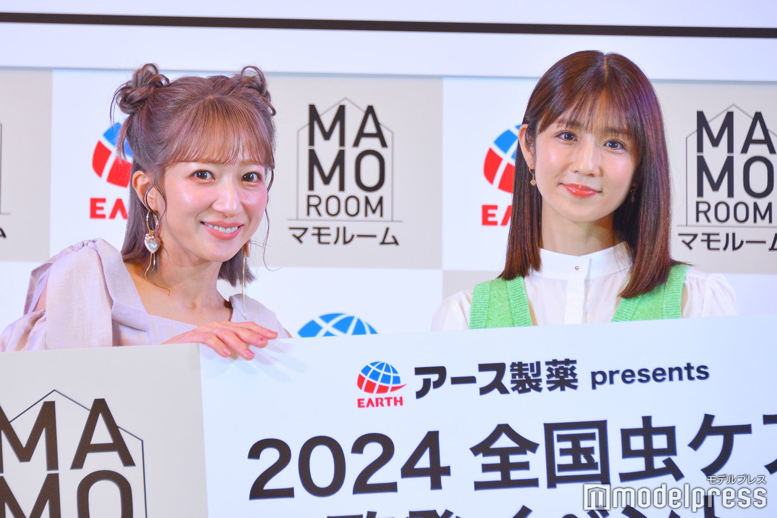 （左から）辻希美、小倉優子（C）モデルプレス