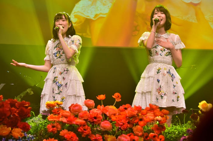 坂本愛玲菜、小田えりな「AKB48グループ歌唱力No.1決定戦 ファイナリストLIVE」(C)TBS