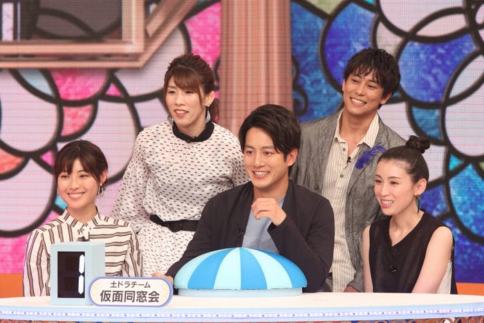 (左から時計回りに)吉田沙保里、佐野岳、雛形あきこ、溝端淳平、瀧本美織(C)フジテレビ