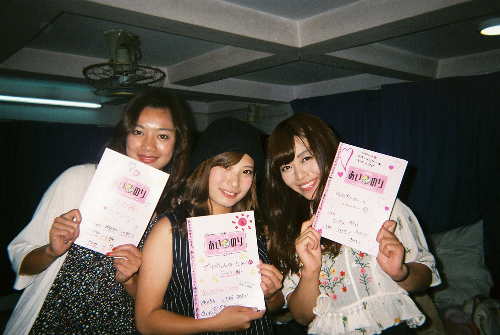 撮影の合間のオフショット／「あいのり：Asian Journey」（C）フジテレビ