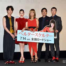 左から:綾野剛、水原希子、蜷川実花監督、大森南朋、新井浩文
