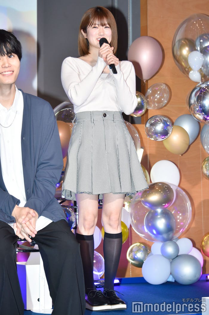 美脚を披露した樋口日奈(C)モデルプレス