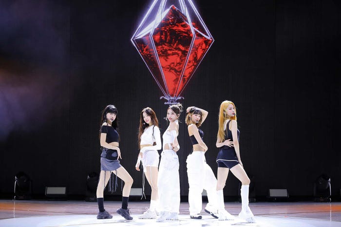 ウンチェ、カズハ、サクラ、チェウォン、ユンジン/LE SSERAFIM(P)&(C)SOURCE MUSIC